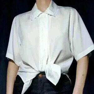Vintage 90s white short-sleeved button-up top  with embroidered lace collar
